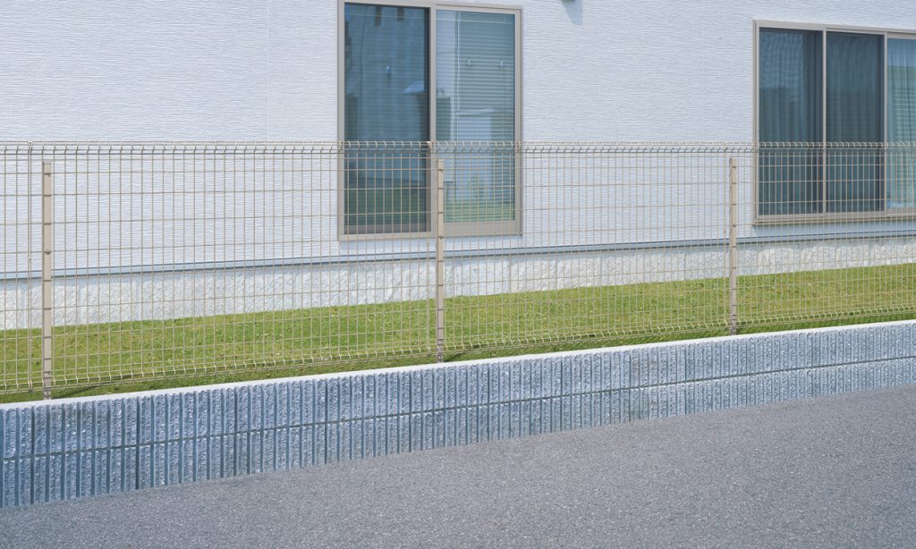 ユメッシュフェンス　ブロック上へ施工